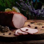 MUŞCHI FILE: Mușchi de porc crud uscat și afumat, aromatizat cu condimente naturale.